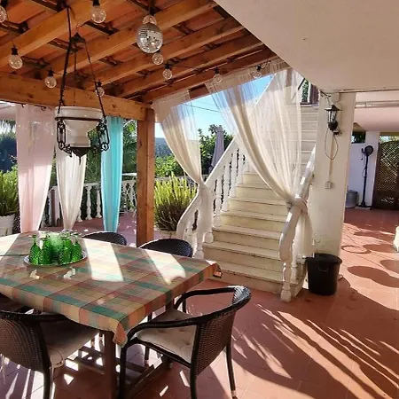 ヴィラ Honeysuckle And Flo