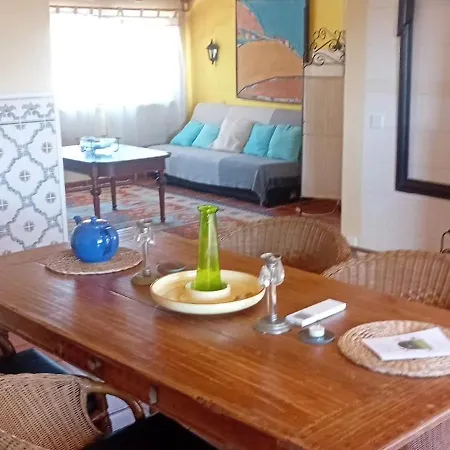 Honeysuckle And Flo A Dos Francos